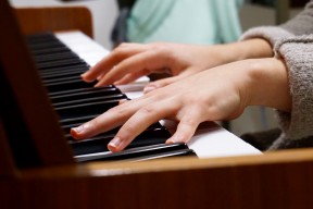 music piano hands 2