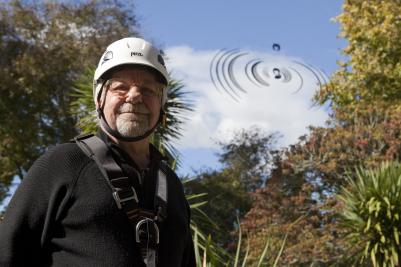 Sculptor Neil Dawson with his Ripples sculpture at Waikato Museum